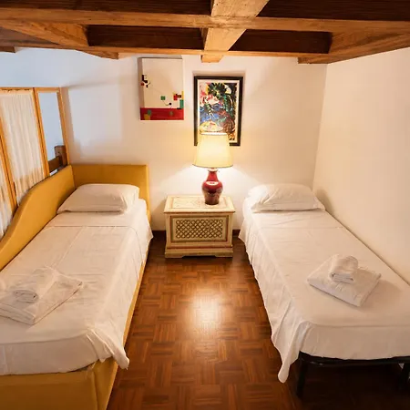 Apartamento A Stone's Throw From The Duomo